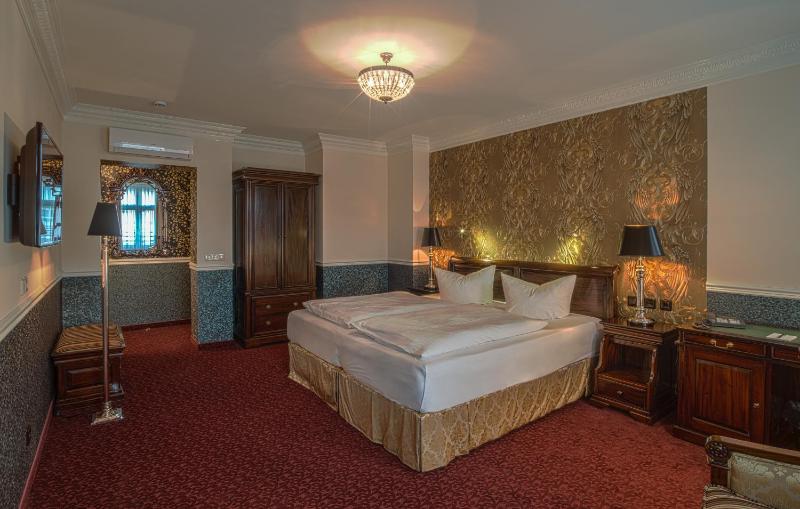 Premium Double Room image 4