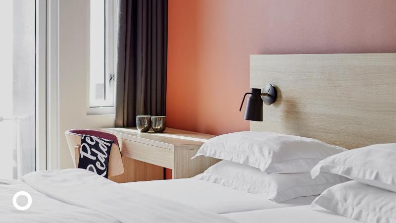 Deluxe Double or Twin Room image 3