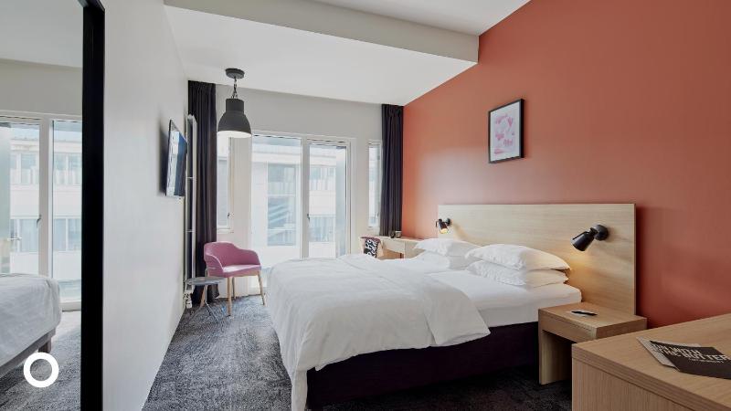 Deluxe Double or Twin Room image 1