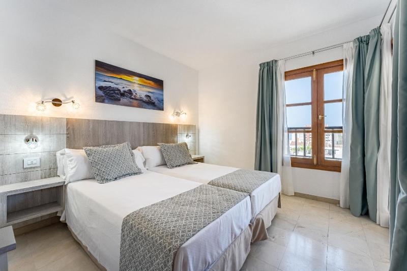 One-Bedroom Apartment image 4