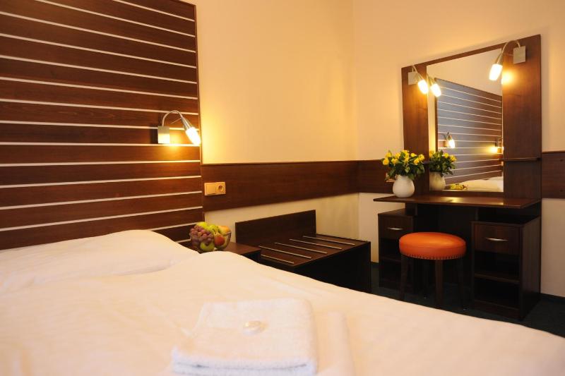 One-Bedroom Suite image 3