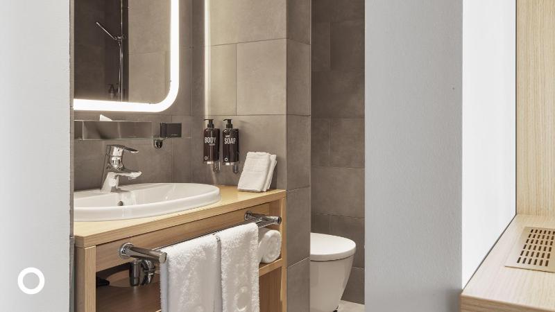 Double or Twin Room with Balcony image 4