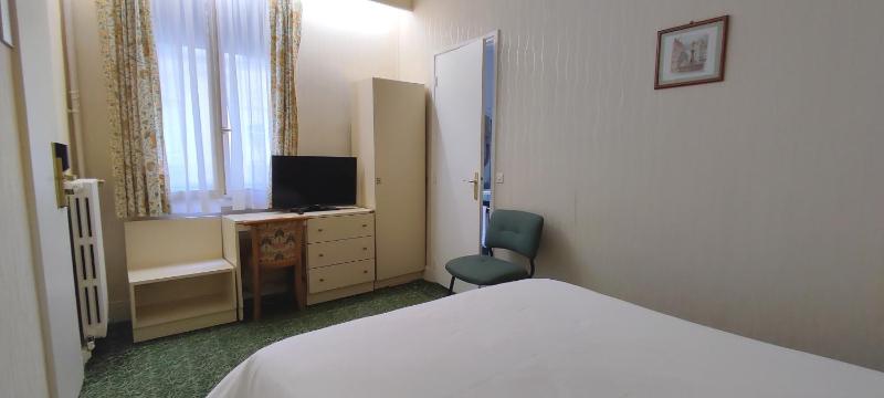 Double Room image 3