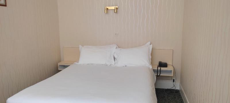 Double Room image 1