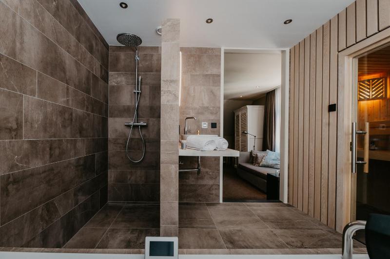 Superior Queen Room image 3