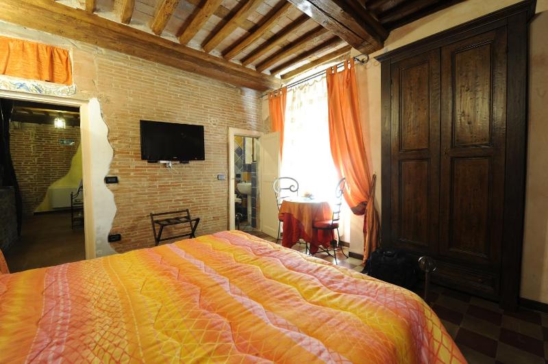 Superior Double Room image 4