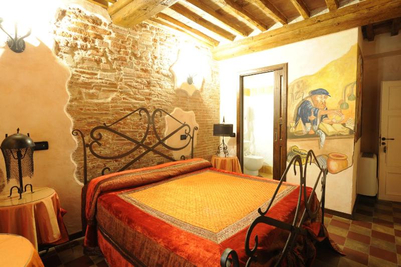 Double Room image 4