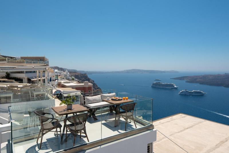Elegant suite indoor Jetted hot tub image 1