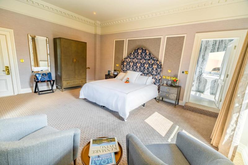 Signature Deluxe Room image 2