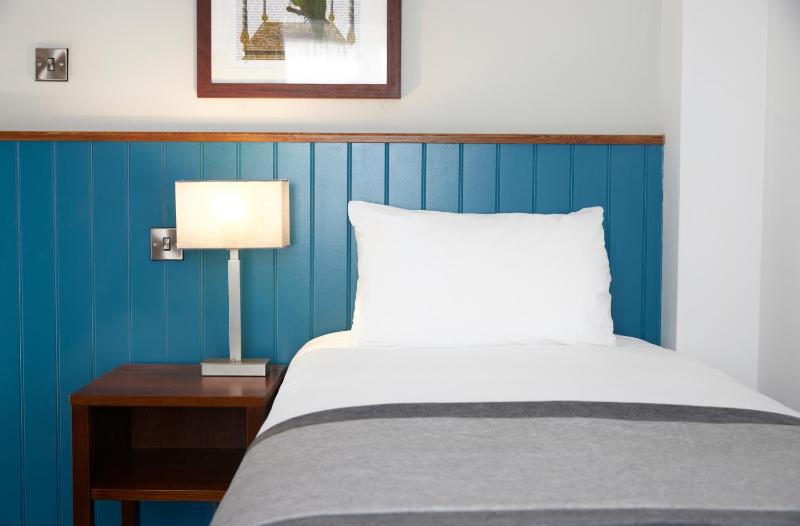 Single Room image 3