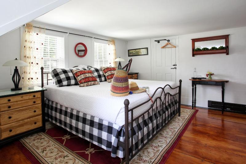 Deluxe King Room image 1