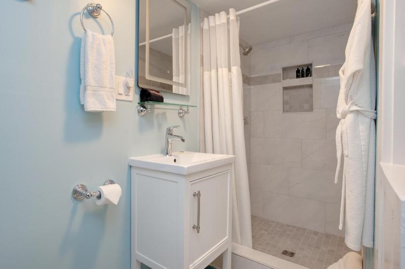 Deluxe King Room image 3