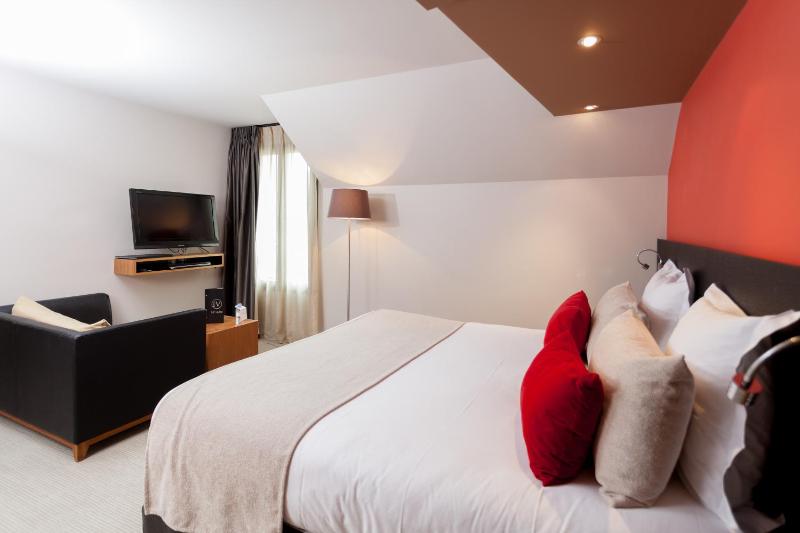 Deluxe Room image 3