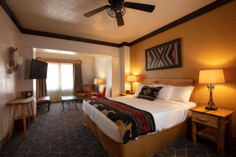 Deluxe Suite image 4