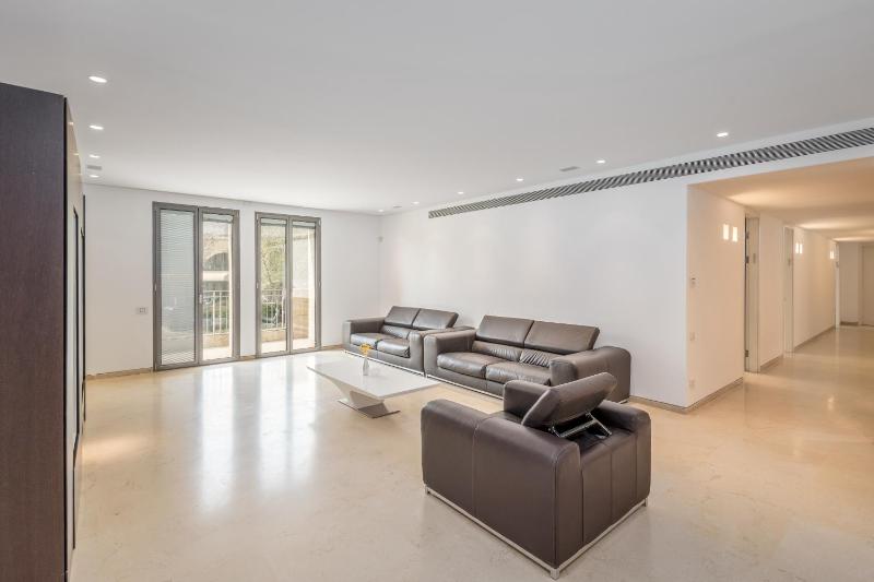 Spectacular 375 SQM at Mamilla Mall - 4 bedroom - image 15