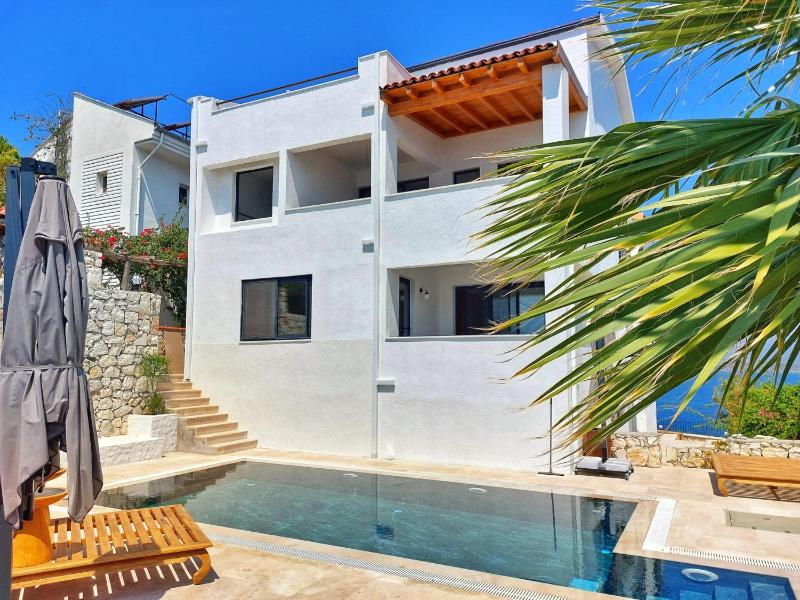 Queen Suite with Sea View image 2