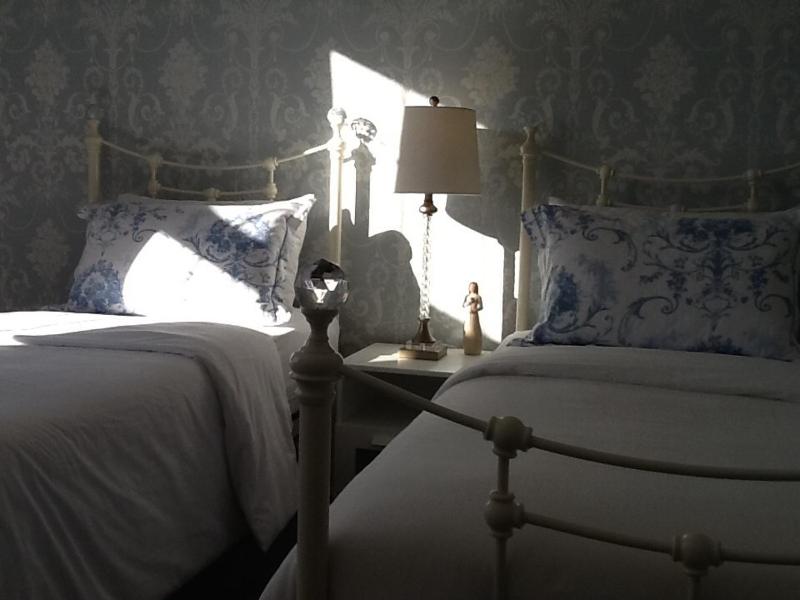 Superior Twin Room with Garden View image 3