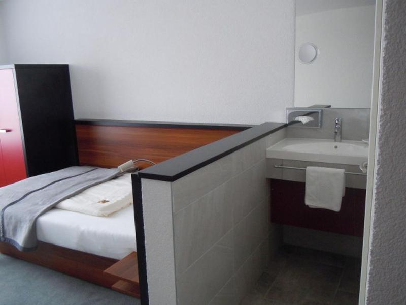 Single Room image 4