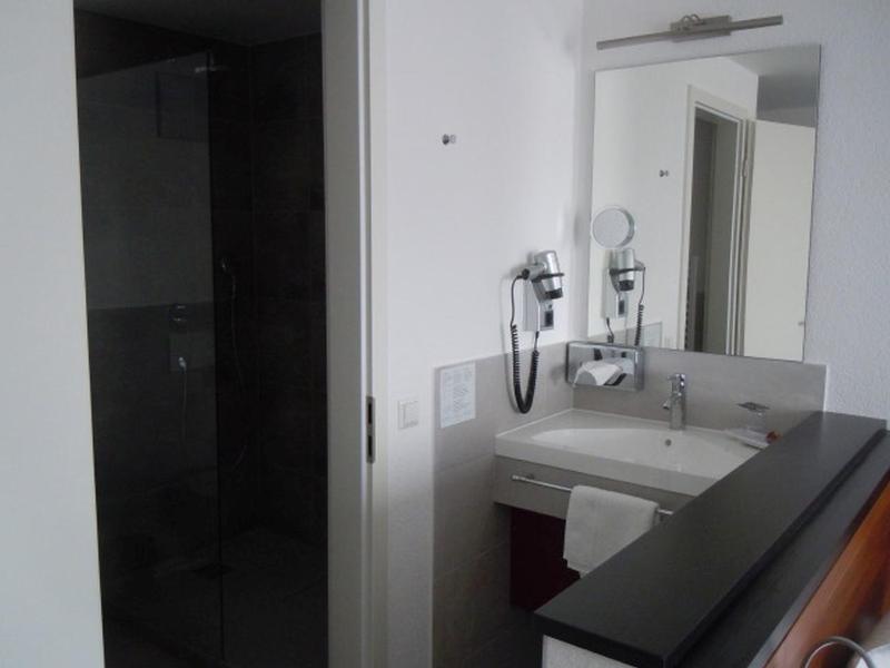 Single Room image 3