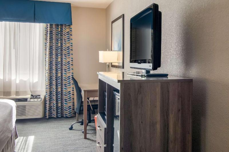 King Room with Bath Tub - Mobility Access/Non-Smoking image 4