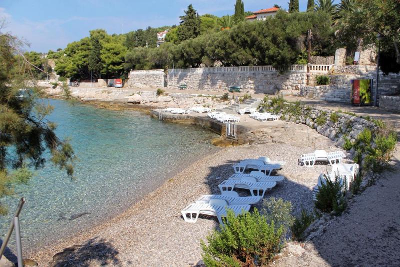 Apartments with a parking space Hvar - 5719 - image 32