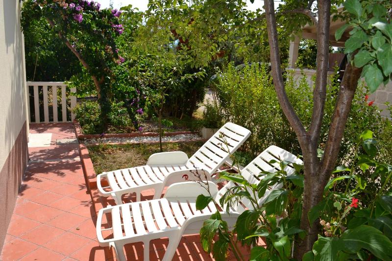 Apartments by the sea Duce Omis - 8378 - image 4