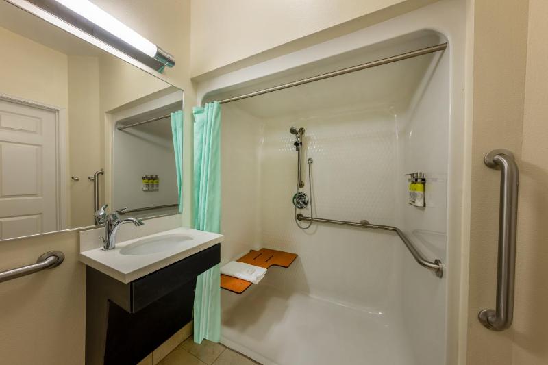 Queen Room - Mobility/Hearing Access - Non-Smoking  image 2