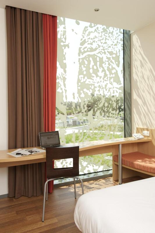 Double Room image 3