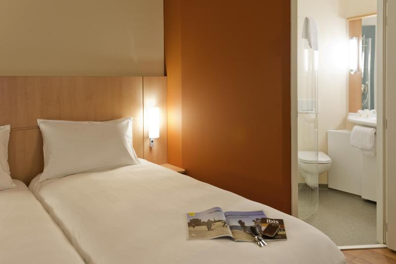 Double Room image 2