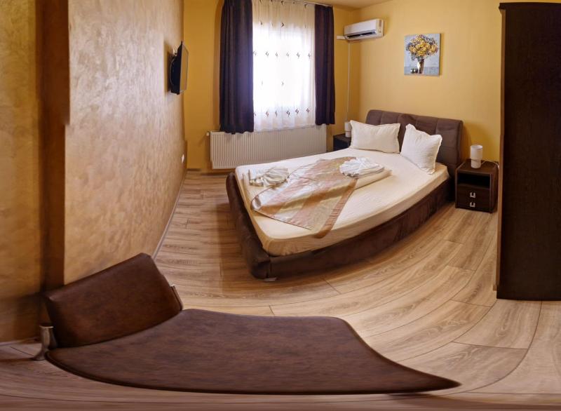 Standard Double Room image 1