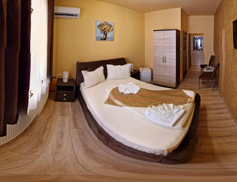 Standard Double Room image 2