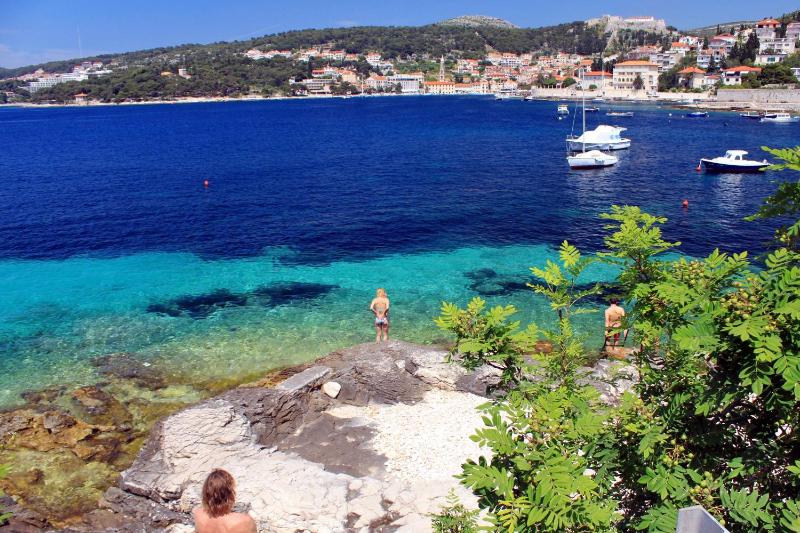 Apartments by the sea Hvar - 15401 - image 4