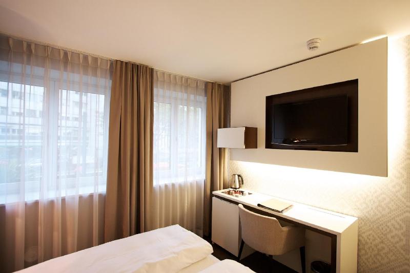 Classic Triple Room image 4