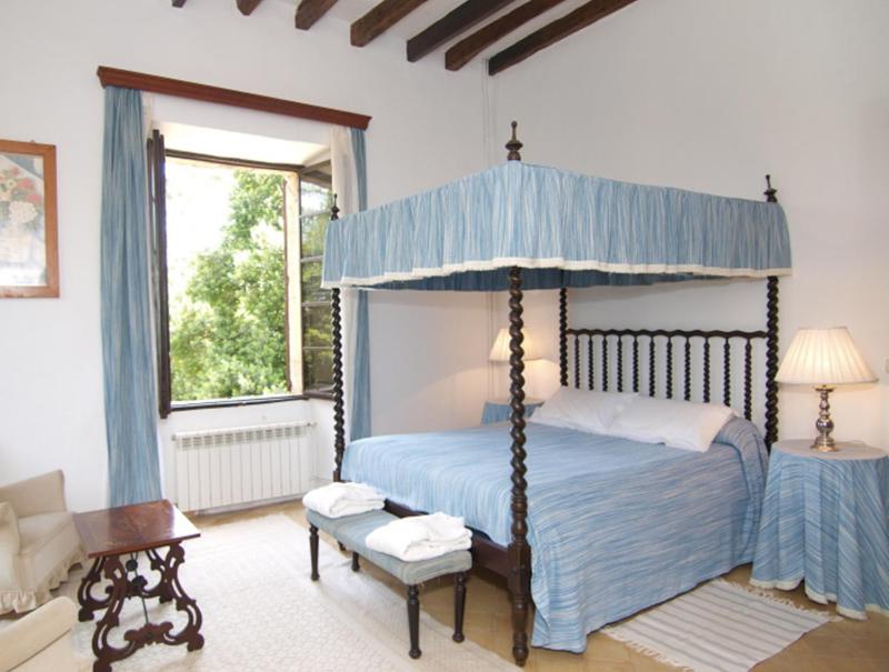 Superior Double Room with Balcony image 4