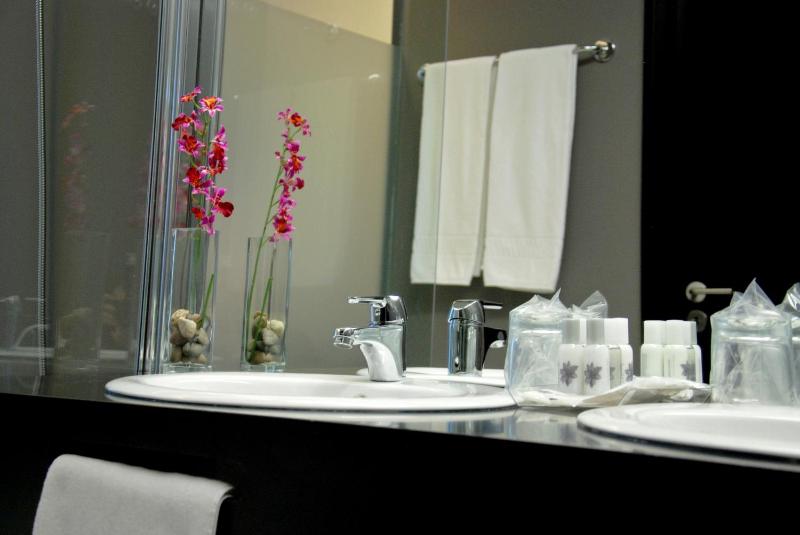 Double or Twin Room image 2