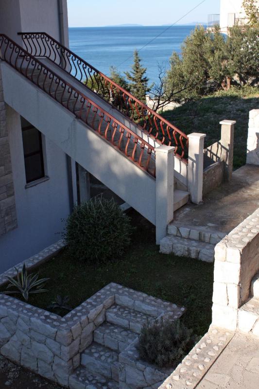 Apartments by the sea Sumpetar Omis - 4827 - image 15