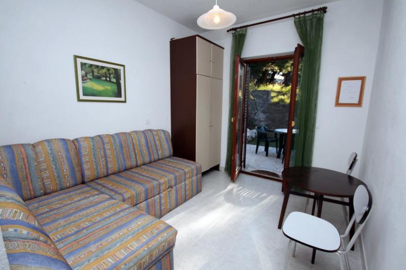 Apartments by the sea Sumpetar Omis - 4827 - image 11