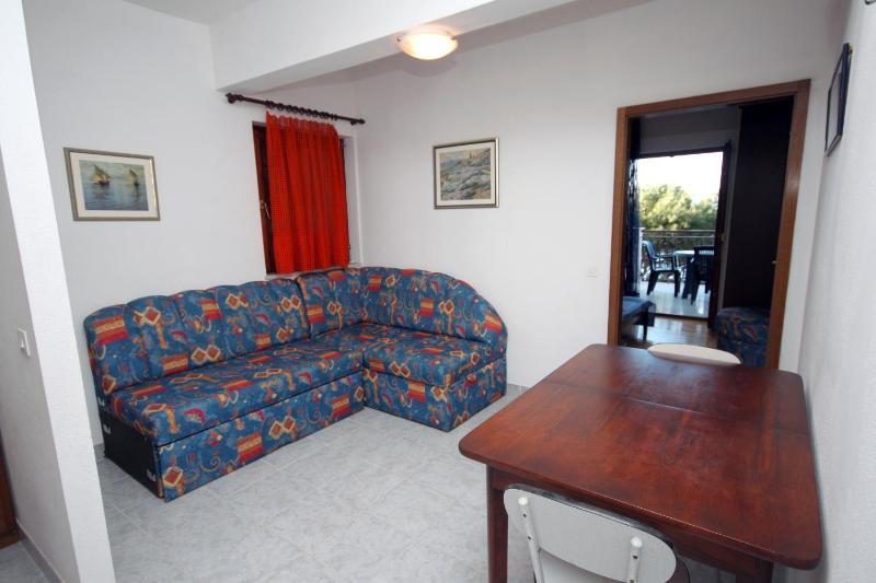 Apartments by the sea Sumpetar Omis - 4827 - image 29