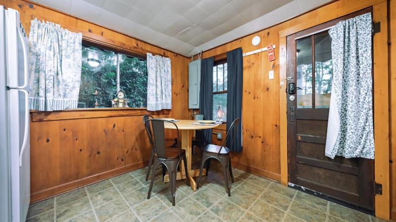 Traveler's Rest Cabin image 4