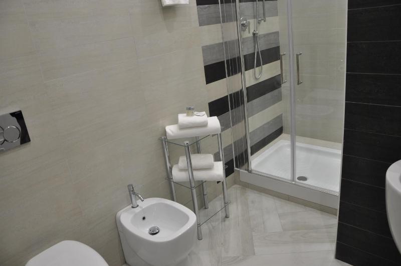 Suite with Spa Bath image 4