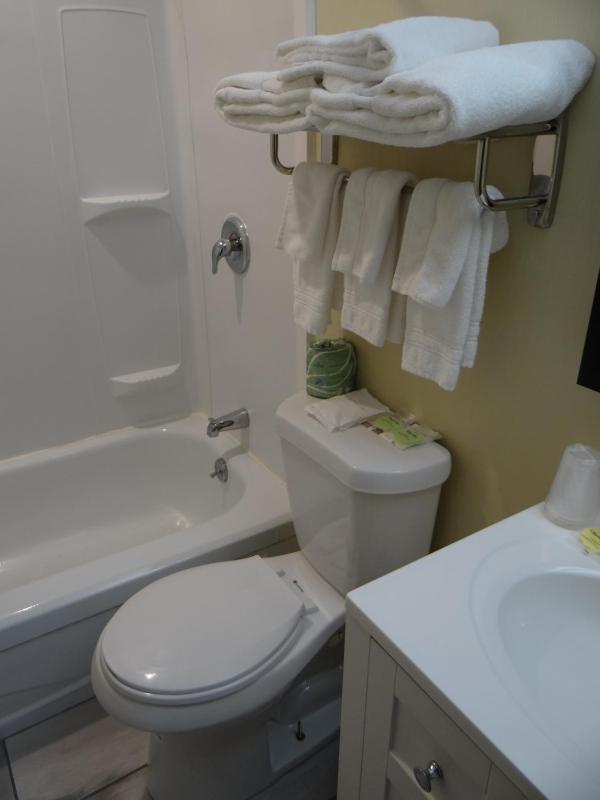 Standard King Room image 2