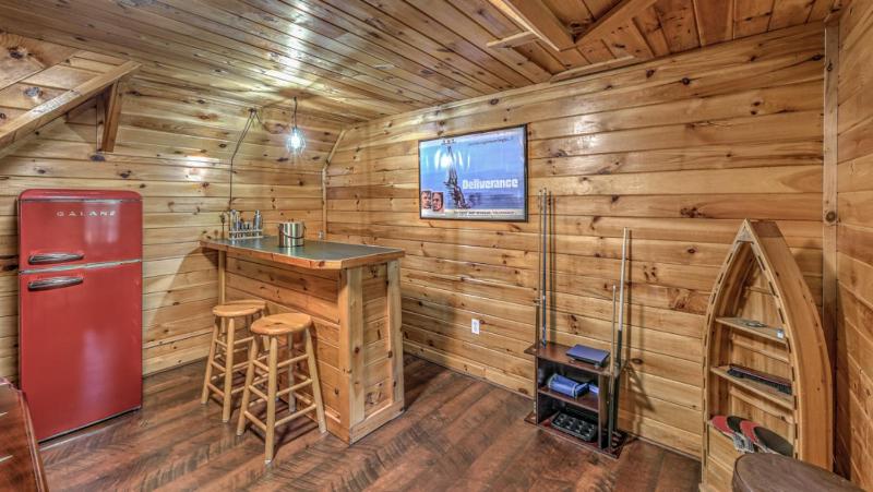 Away to the Lake - Lake Blue Ridge dock | Hot Tub Pool Table | Ping Pong | Fire pit - image 10