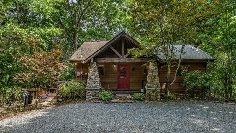 Away to the Lake - Lake Blue Ridge dock | Hot Tub Pool Table | Ping Pong | Fire pit - image 17