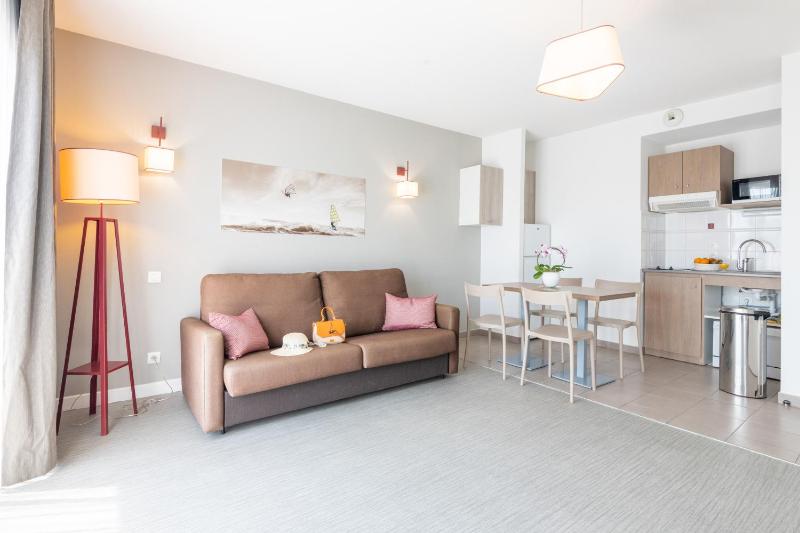 One-Bedroom Apartment image 3