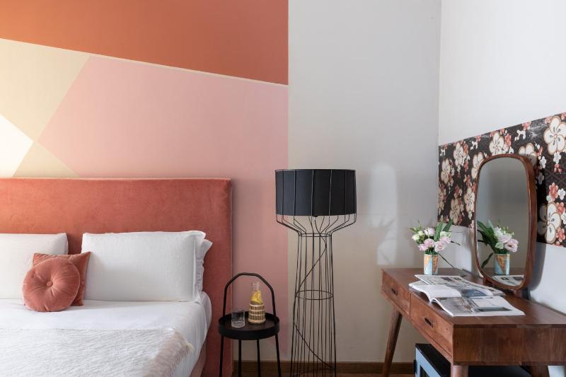 Small Double Room image 4