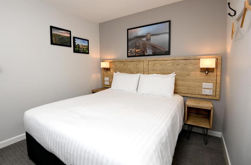Double Room image 3