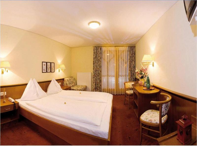 Double Room image 1