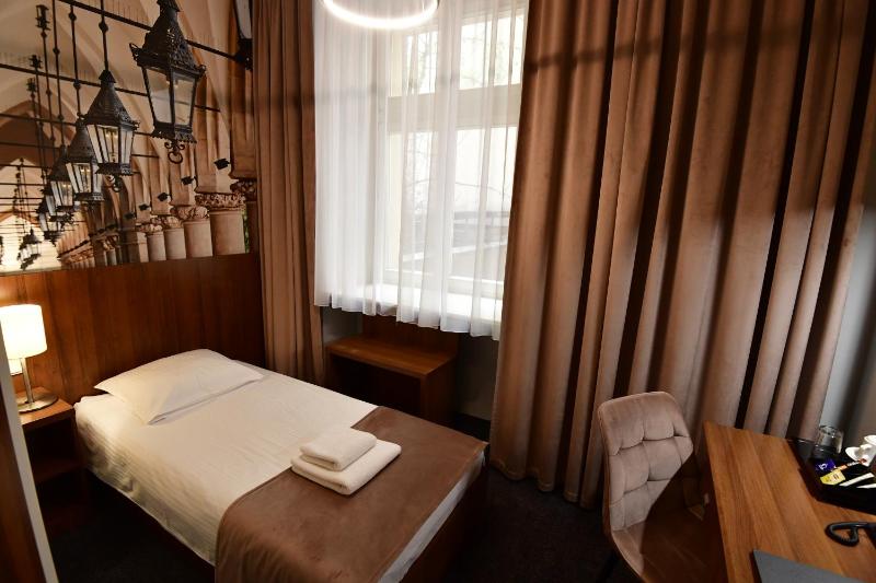 Budget Single Room image 3