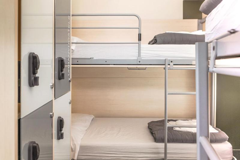 Twin Room with Private Bathroom image 1