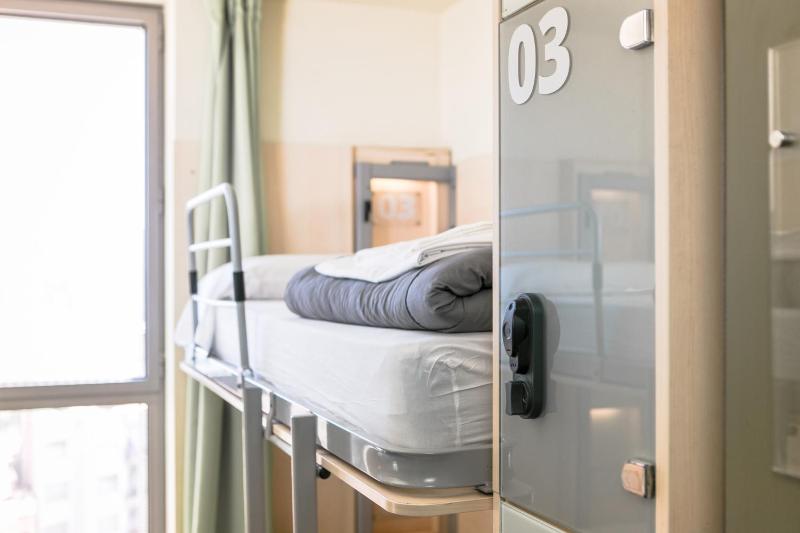 Twin Room with Private Bathroom image 4
